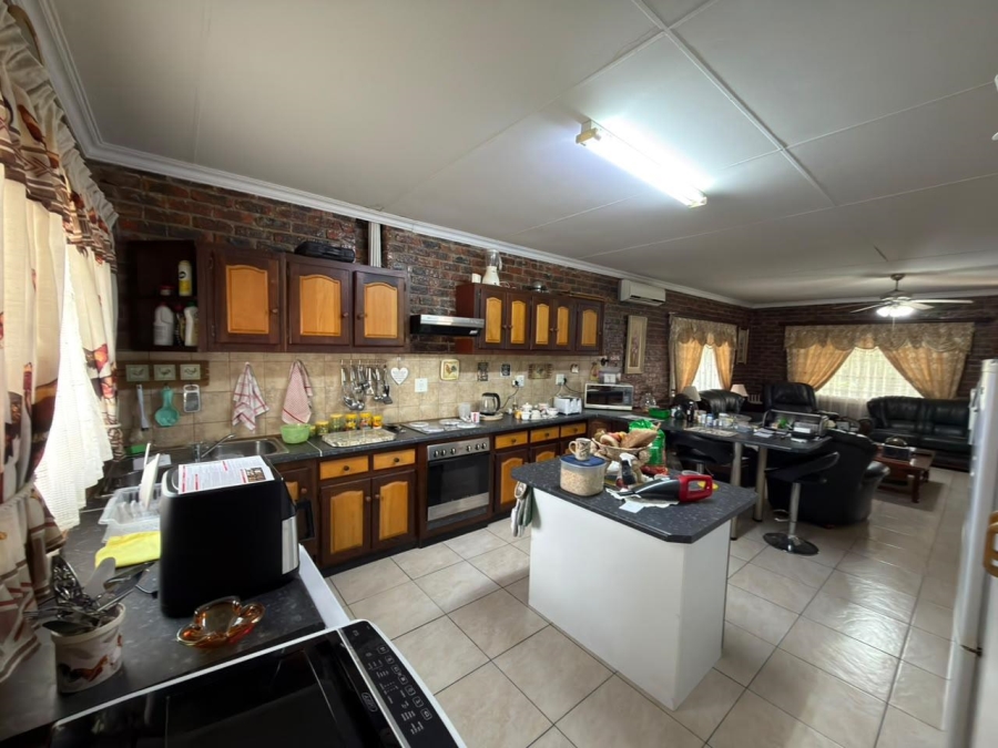 5 Bedroom Property for Sale in Riebeeckstad Free State